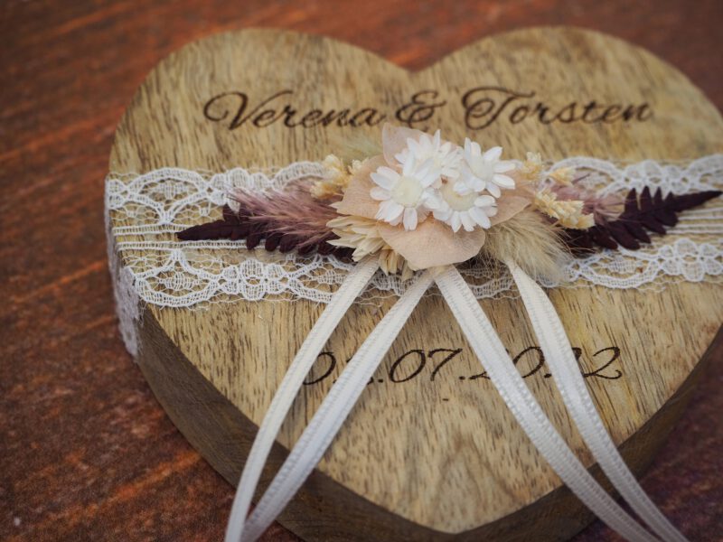 Ringkissen Holz Herz boho Trockenblumen 2