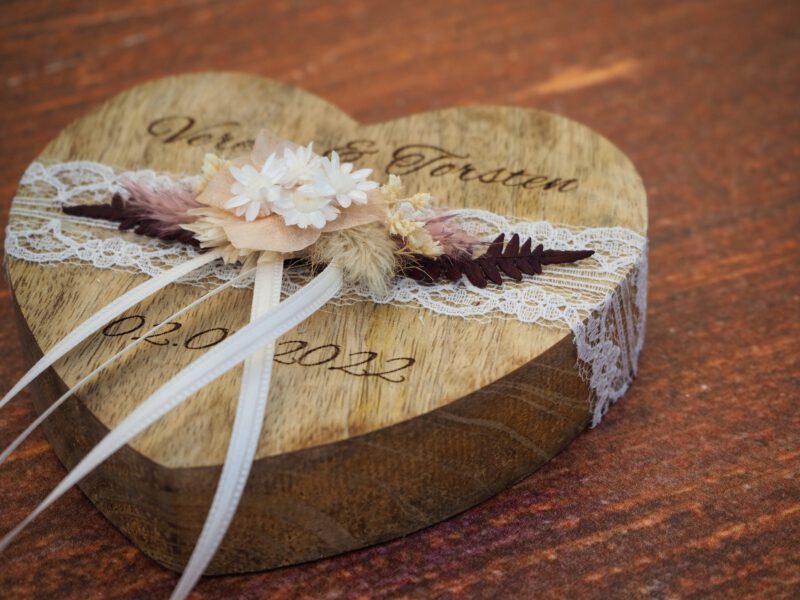 Ringkissen Holz Herz boho Trockenblumen 2