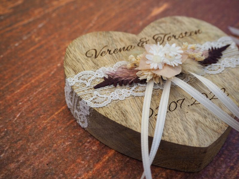 Ringkissen Holz Herz boho Trockenblumen 2