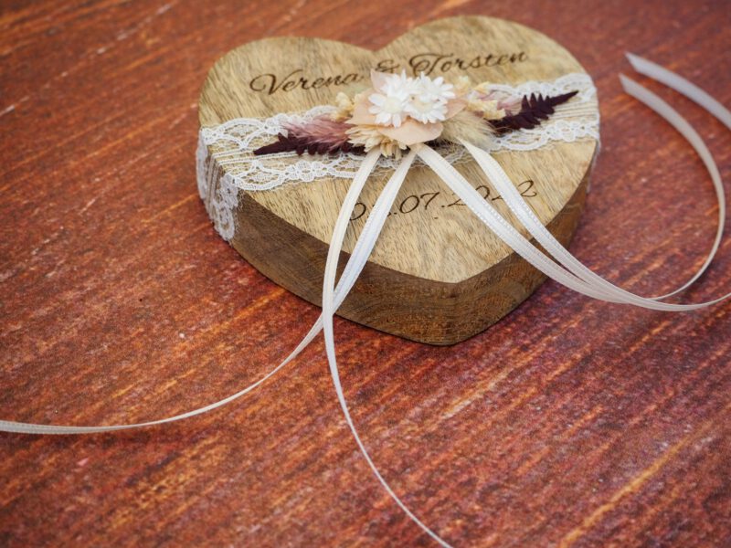 Ringkissen Holz Herz boho Trockenblumen 2