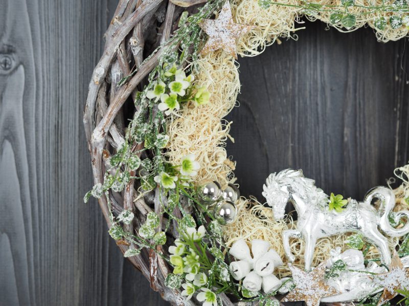 Türkranz Advent weiß grüne Weihnacht Schaukelpferd