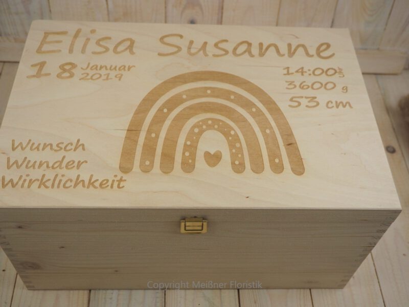 Erinnerungskiste personalisiert Geschenk zur Geburt / Baby Regenbogen