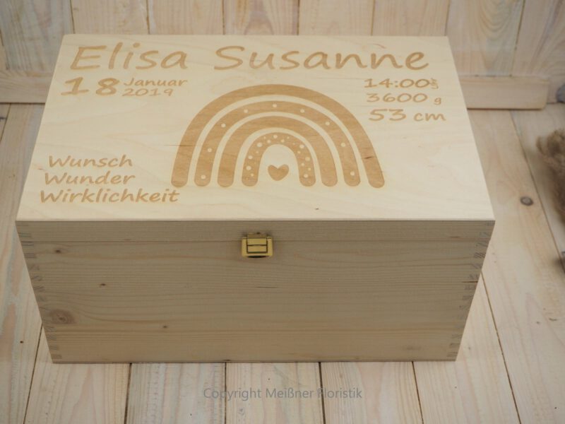 Erinnerungskiste personalisiert Geschenk zur Geburt / Baby Regenbogen
