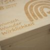 Erinnerungskiste personalisiert Geschenk zur Geburt / Baby Regenbogen
