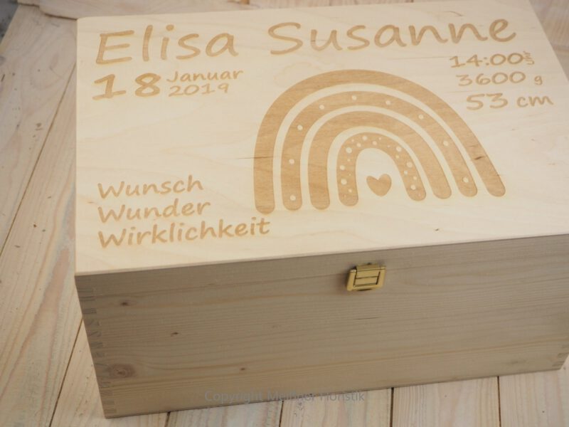 Erinnerungskiste personalisiert Geschenk zur Geburt / Baby Regenbogen