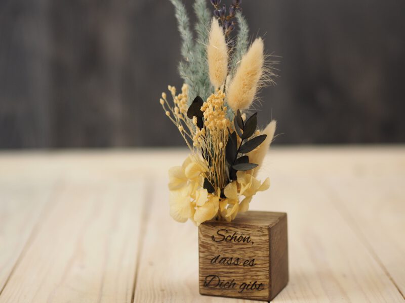 Fotohalter Kartenhalter Holz mit Gravur Trockenblumen
