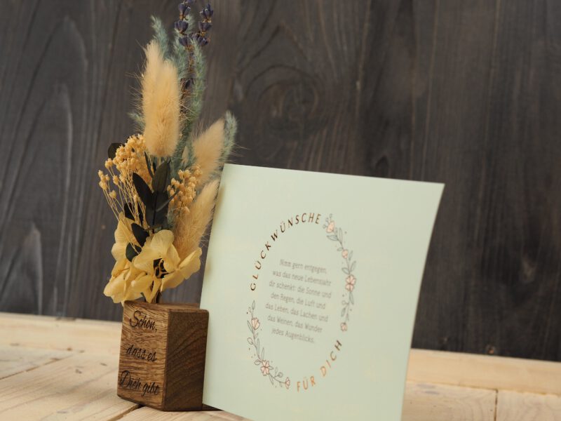 Fotohalter Kartenhalter Holz mit Gravur Trockenblumen