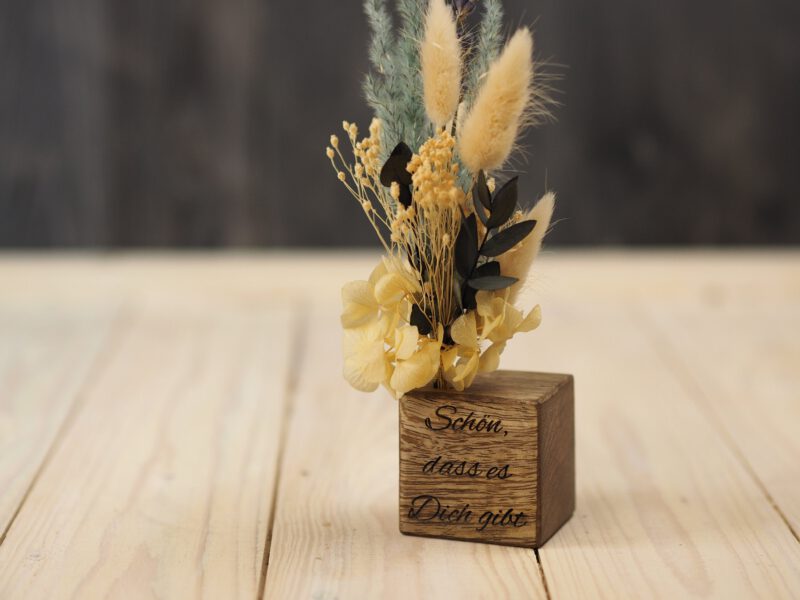Fotohalter Kartenhalter Holz mit Gravur Trockenblumen