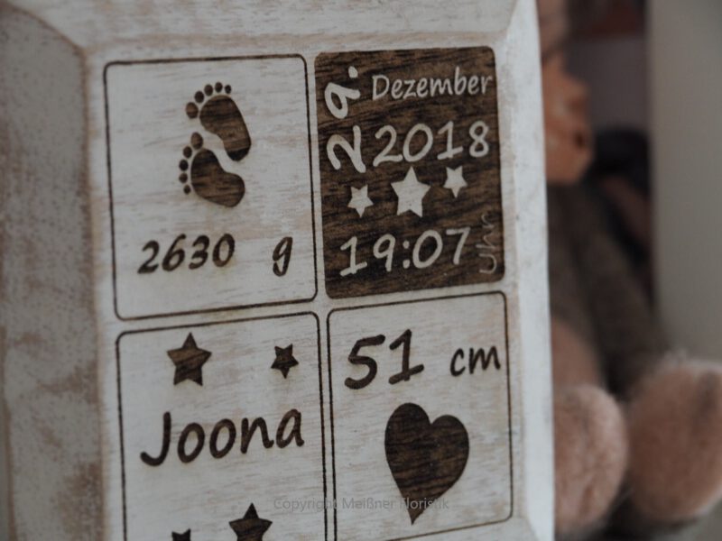 Geschenk zur Geburt, Holzkästchen mit Gravur, Baby Geschenk personalisiert