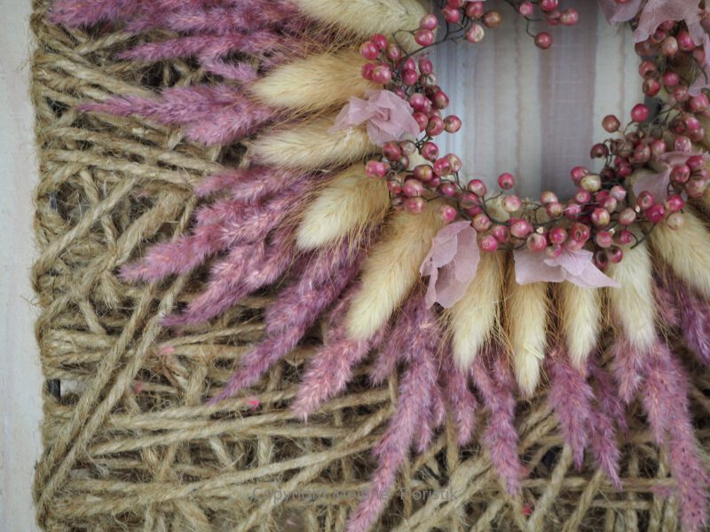 Hoop Trockenkranz Trockenblumen Wandkranz Türkranz Flowerhoop Fadenhoop Größe 30 oder 40 cm quadratisch rosa Hoop Trockenkranz Trockenblumen Wandkranz Türkranz Flowerhoop Fadenhoop Größe 30 oder 40 cm quadratisch rosa