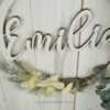 personalisiertes Namensschild aus Holz mit Trockenblumen individualisiert verschiedene Durchmesser personalisiertes Namensschild aus Holz mit Trockenblumen individualisiert verschiedene Durchmesser