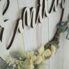 personalisiertes Namensschild aus Holz mit Trockenblumen individualisiert verschiedene Durchmesser personalisiertes Namensschild aus Holz mit Trockenblumen individualisiert verschiedene Durchmesser