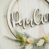 personalisiertes Namensschild aus Holz mit Trockenblumen  individualisiert verschiedene Durchmesser