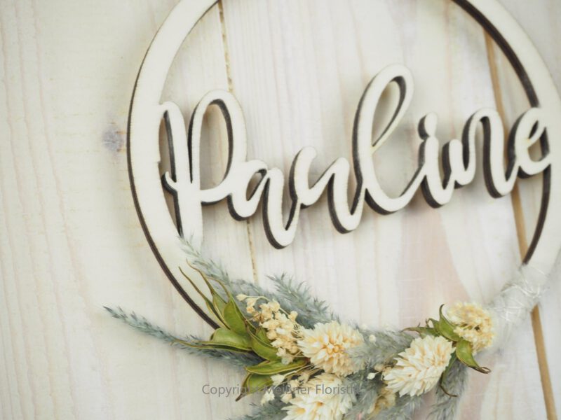 personalisiertes Namensschild aus Holz mit Trockenblumen  individualisiert verschiedene Durchmesser