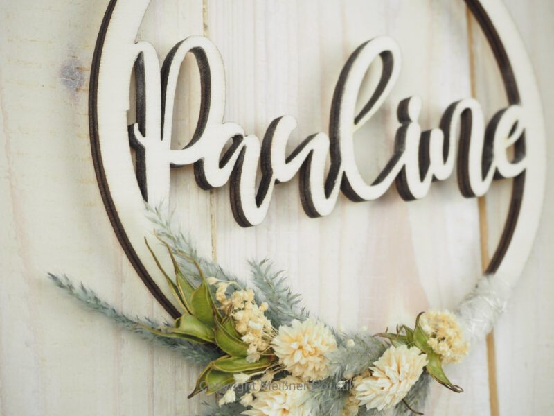 personalisiertes Namensschild aus Holz mit Trockenblumen  individualisiert verschiedene Durchmesser