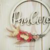 personalisiertes Namensschild aus Holz mit Trockenblumen individualisiert verschiedene Durchmesser personalisiertes Namensschild aus Holz mit Trockenblumen individualisiert verschiedene Durchmesser