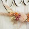 personalisiertes Namensschild aus Holz mit Trockenblumen individualisiert verschiedene Durchmesser rosa peach personalisiertes Namensschild aus Holz mit Trockenblumen individualisiert verschiedene Durchmesser rosa peach