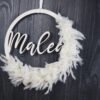personalisiertes Namensschild aus Holz mit Trockenblumen individualisiert verschiedene Durchmesser weiß