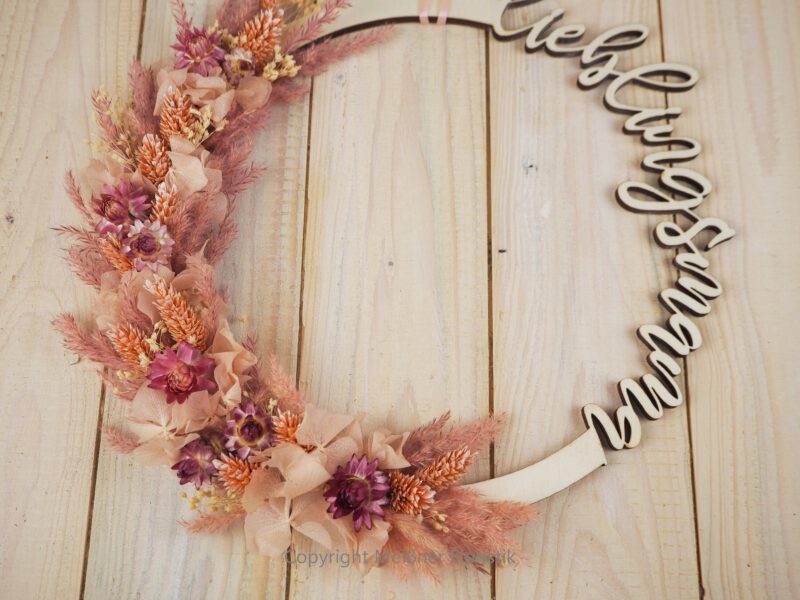 personalisiertes Ring Lieblingsmama / Lieblingspapa aus Holz mit Trockenblumen rosa peach personalisiertes Ring Lieblingsmama / Lieblingspapa aus Holz mit Trockenblumen rosa peach