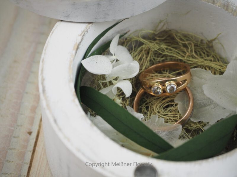 personalisiertes Ringkissen Holz / Ringkästchen / Ringbox Mangoholz rund
