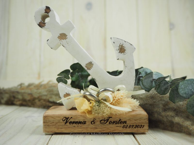 Ringkissen Holz Anker Maritim mit Trockenblumen personalisiert Ringkissen Holz Anker Maritim mit Trockenblumen personalisiert