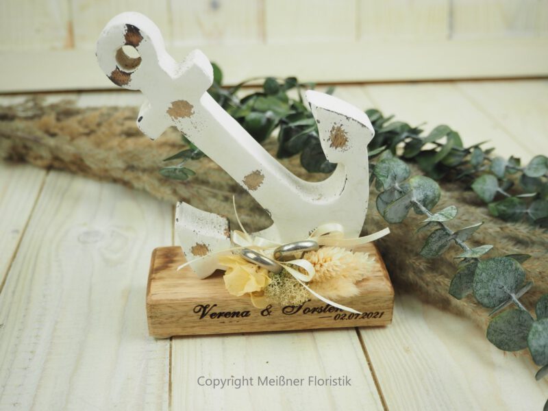 Ringkissen Holz Anker Maritim mit Trockenblumen personalisiert Ringkissen Holz Anker Maritim mit Trockenblumen personalisiert