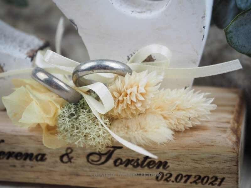 Ringkissen Holz Anker Maritim mit Trockenblumen personalisiert Ringkissen Holz Anker Maritim mit Trockenblumen personalisiert