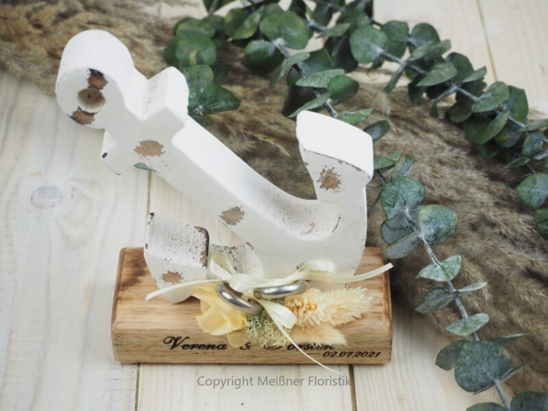 Ringkissen Holz Anker Maritim mit Trockenblumen personalisiert Ringkissen Holz Anker Maritim mit Trockenblumen personalisiert