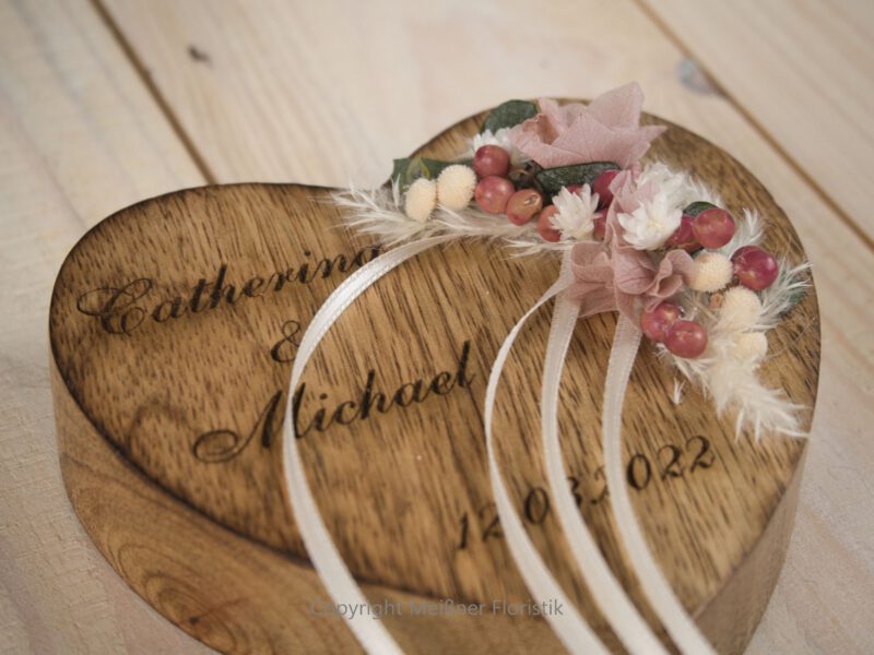 Ringkissen Holz Herz flieder Trockenblumen