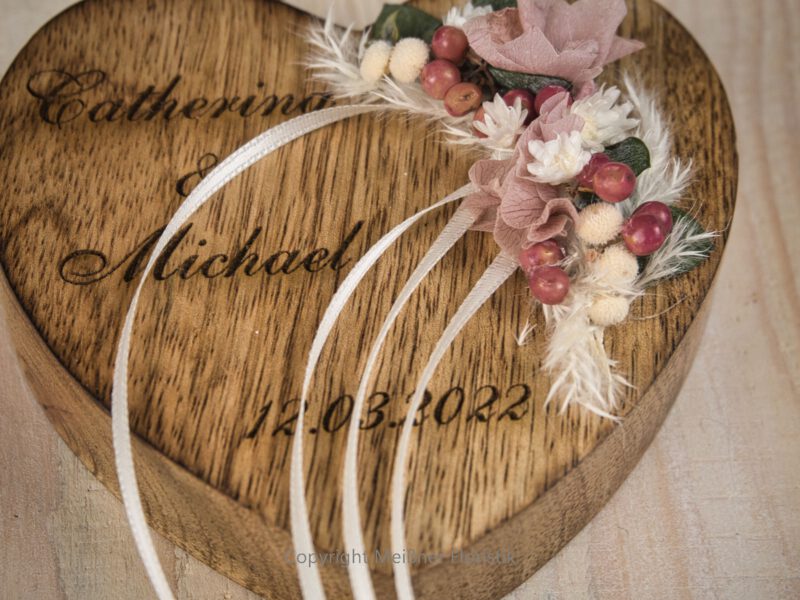 Ringkissen Holz Herz flieder Trockenblumen