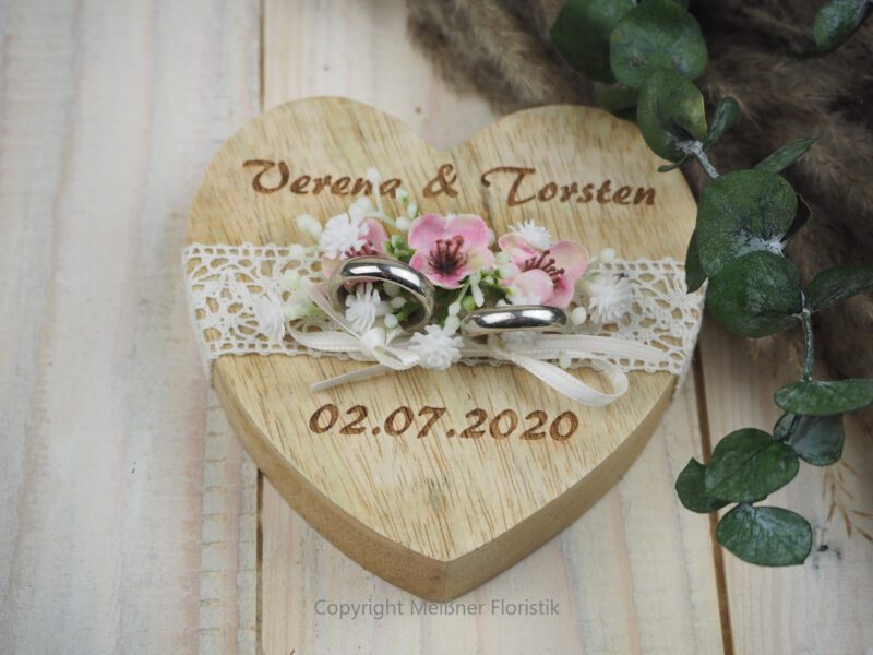 Ringkissen Holz Herz klein mit Gravur Ringkissen Holz Herz klein mit Gravur