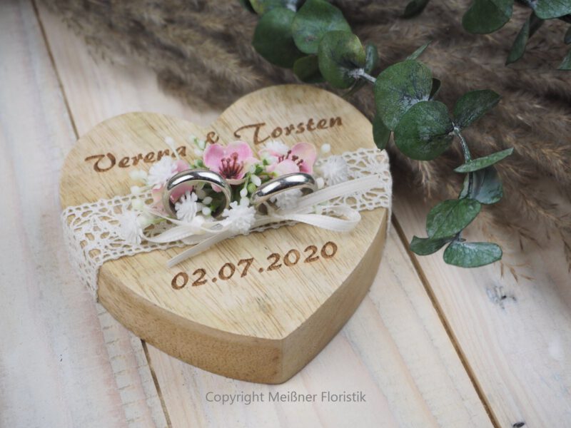 Ringkissen Holz Herz klein mit Gravur Ringkissen Holz Herz klein mit Gravur