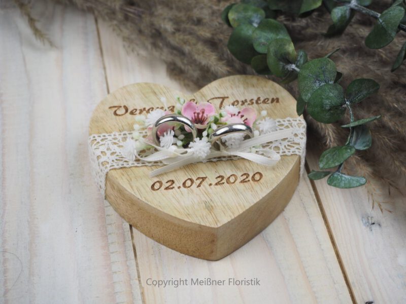 Ringkissen Holz Herz klein mit Gravur Ringkissen Holz Herz klein mit Gravur