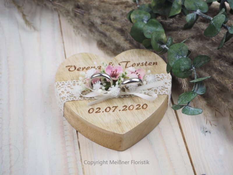 Ringkissen Holz Herz klein mit Gravur Ringkissen Holz Herz klein mit Gravur