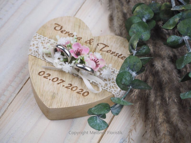 Ringkissen Holz Herz klein mit Gravur Ringkissen Holz Herz klein mit Gravur