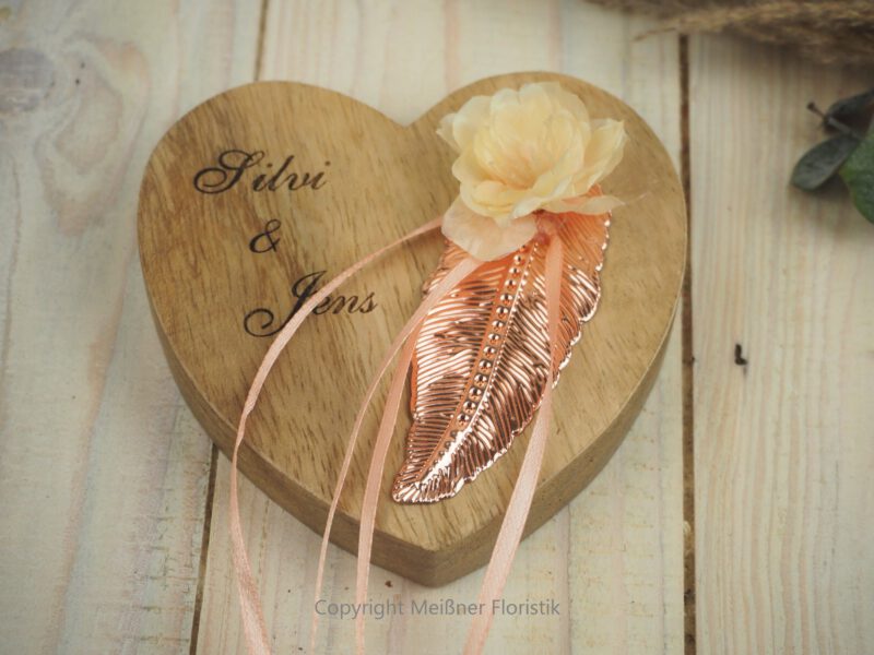 Ringkissen Holz Herz kupfer apricot personalisiert