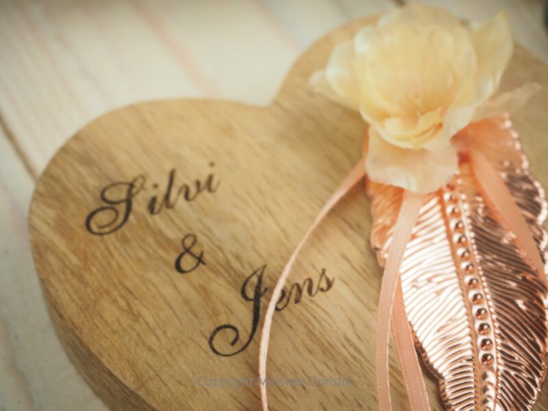 Ringkissen Holz Herz kupfer apricot personalisiert