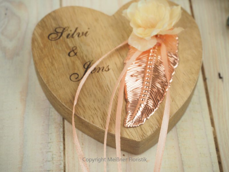 Ringkissen Holz Herz kupfer apricot personalisiert
