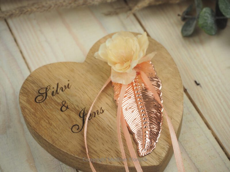 Ringkissen Holz Herz kupfer apricot personalisiert