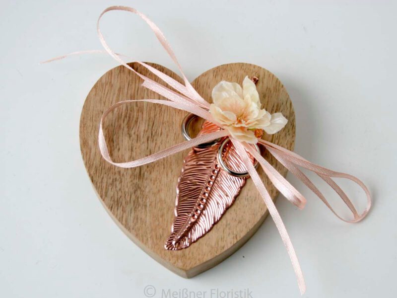 Ringkissen Holz Herz kupfer apricot personalisiert