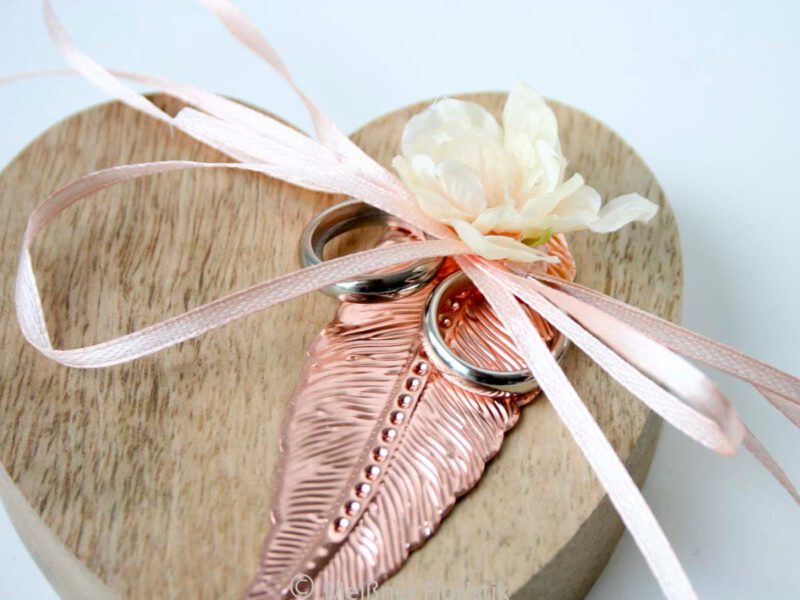 Ringkissen Holz Herz kupfer apricot personalisiert