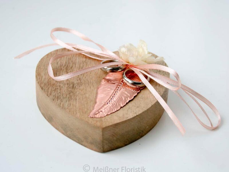 Ringkissen Holz Herz kupfer apricot personalisiert