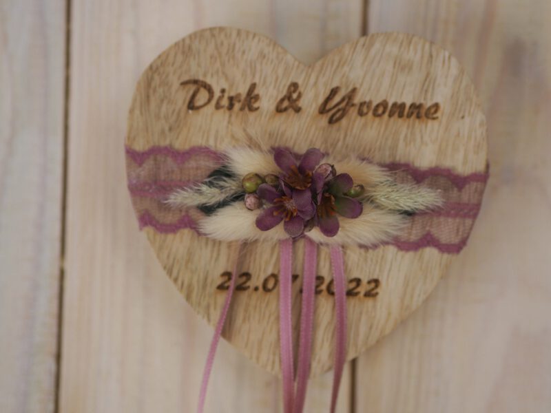 Ringkissen Holz Herz lila flieder Ringkissen Holz Herz lila flieder