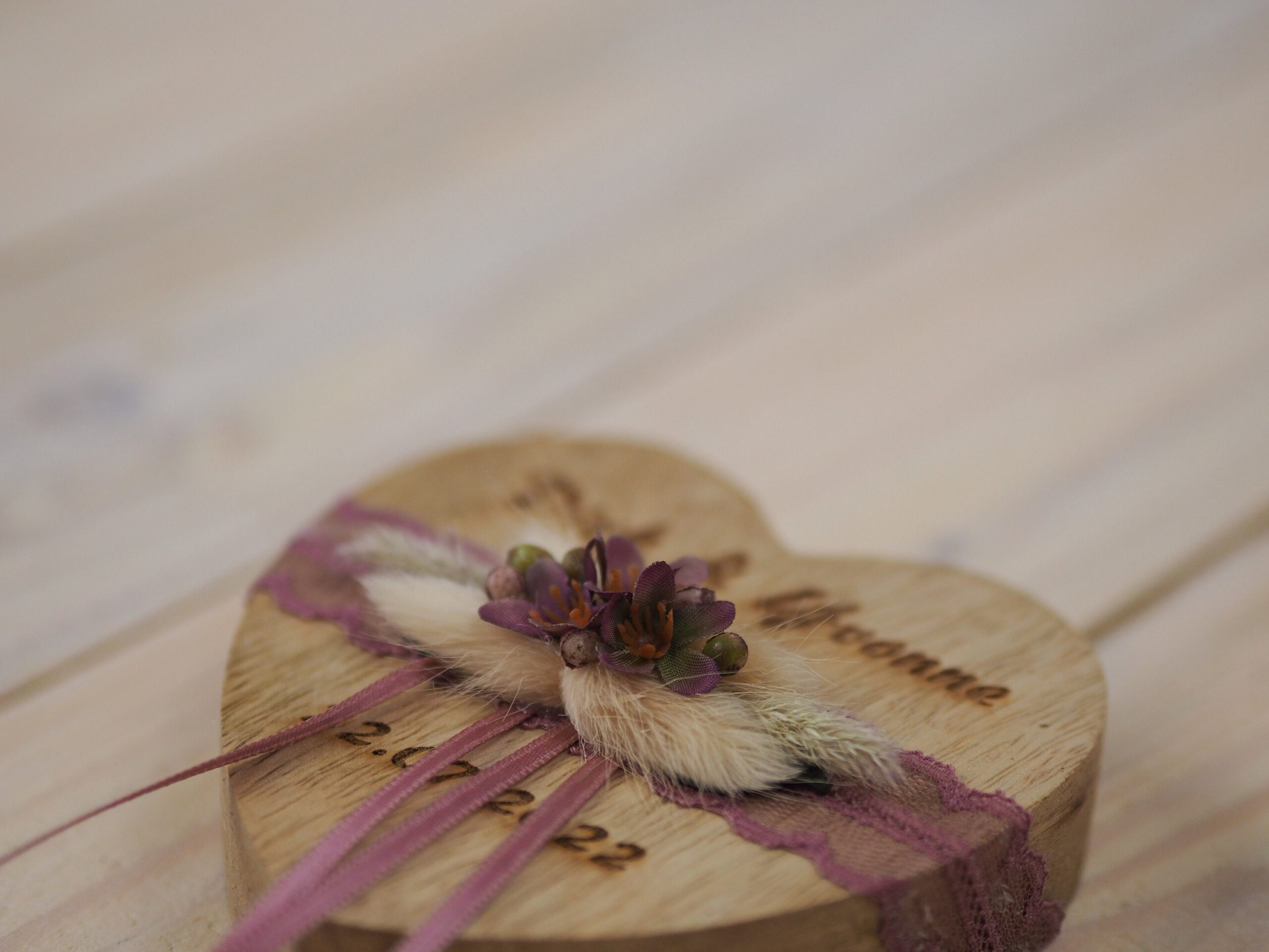 Ringkissen Holz Herz lila flieder