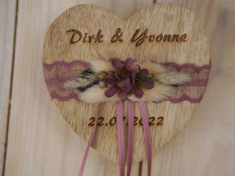 Ringkissen Holz Herz lila flieder Ringkissen Holz Herz lila flieder