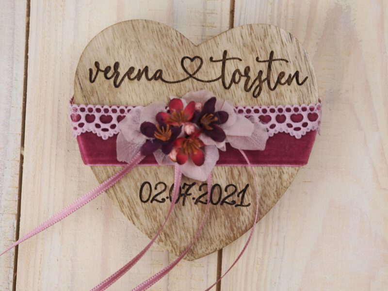 Ringkissen Holz Herz rosa beere bordeaux Trockenblumen