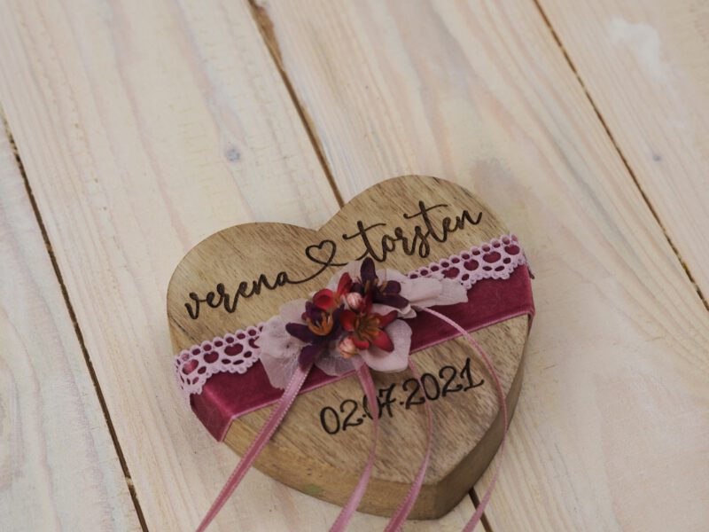 Ringkissen Holz Herz rosa beere bordeaux Trockenblumen