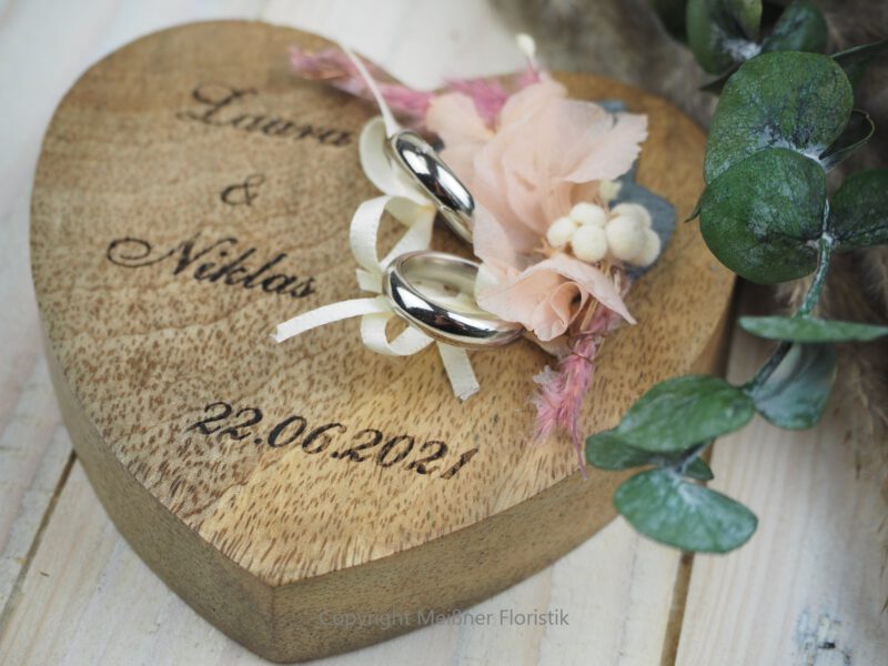 Ringkissen Holz Herz rosa boho Trockenblumen