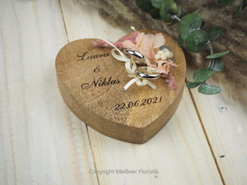 Ringkissen Holz Herz rosa boho Trockenblumen