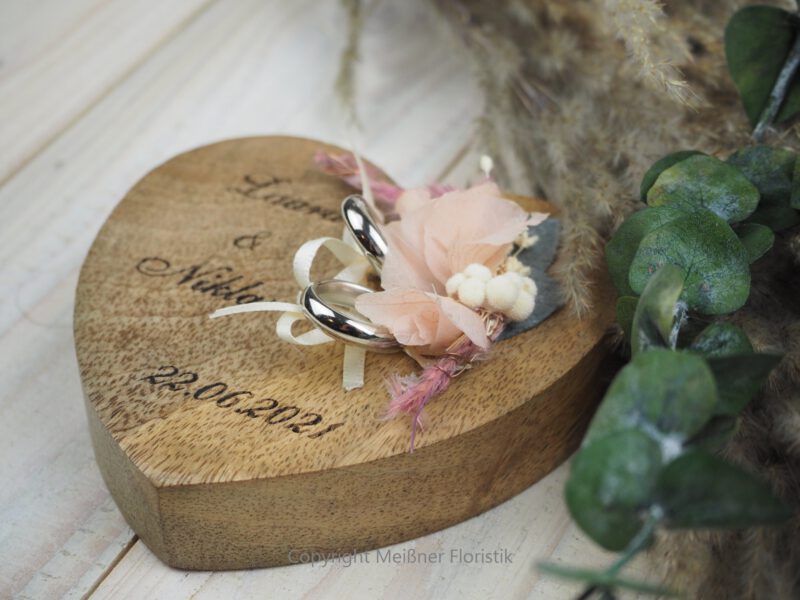 Ringkissen Holz Herz rosa boho Trockenblumen